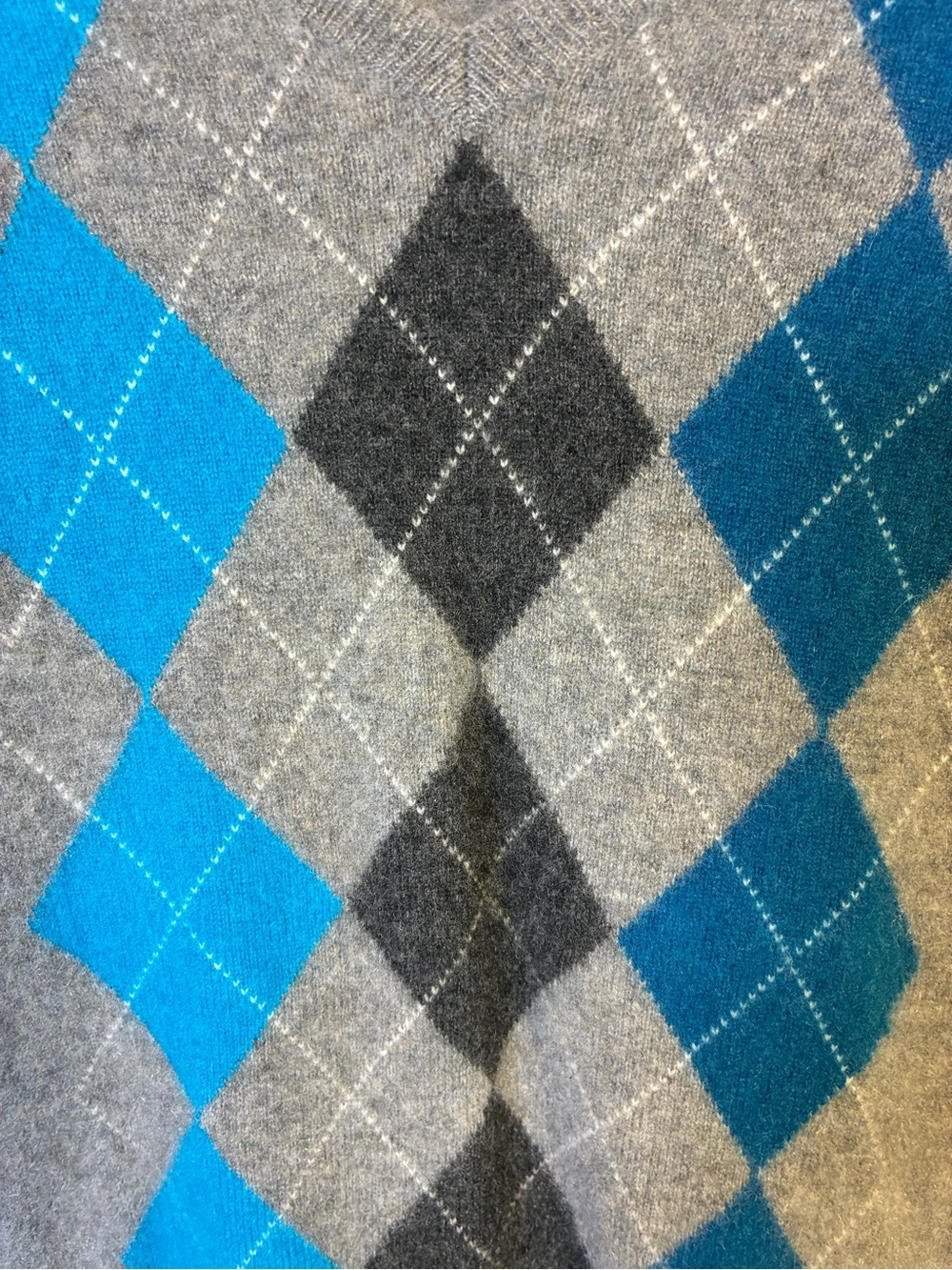 Apt. 9 100% Cashmere V Neck Argyle Pullover Sweater - Picture 11 of 11